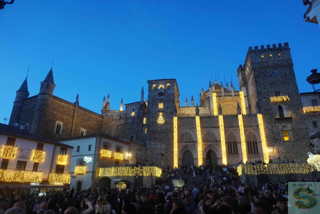 Plaza de Guadalupe con luces de Navidad