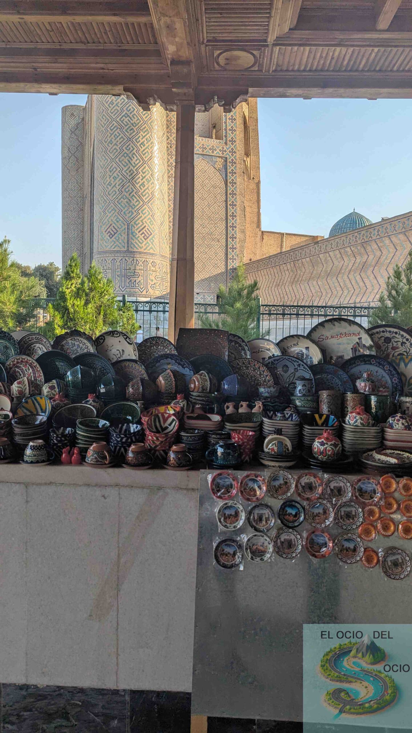 Puesto de artesanía en Bazar Siyob, Samarcanda, Uzbekistán