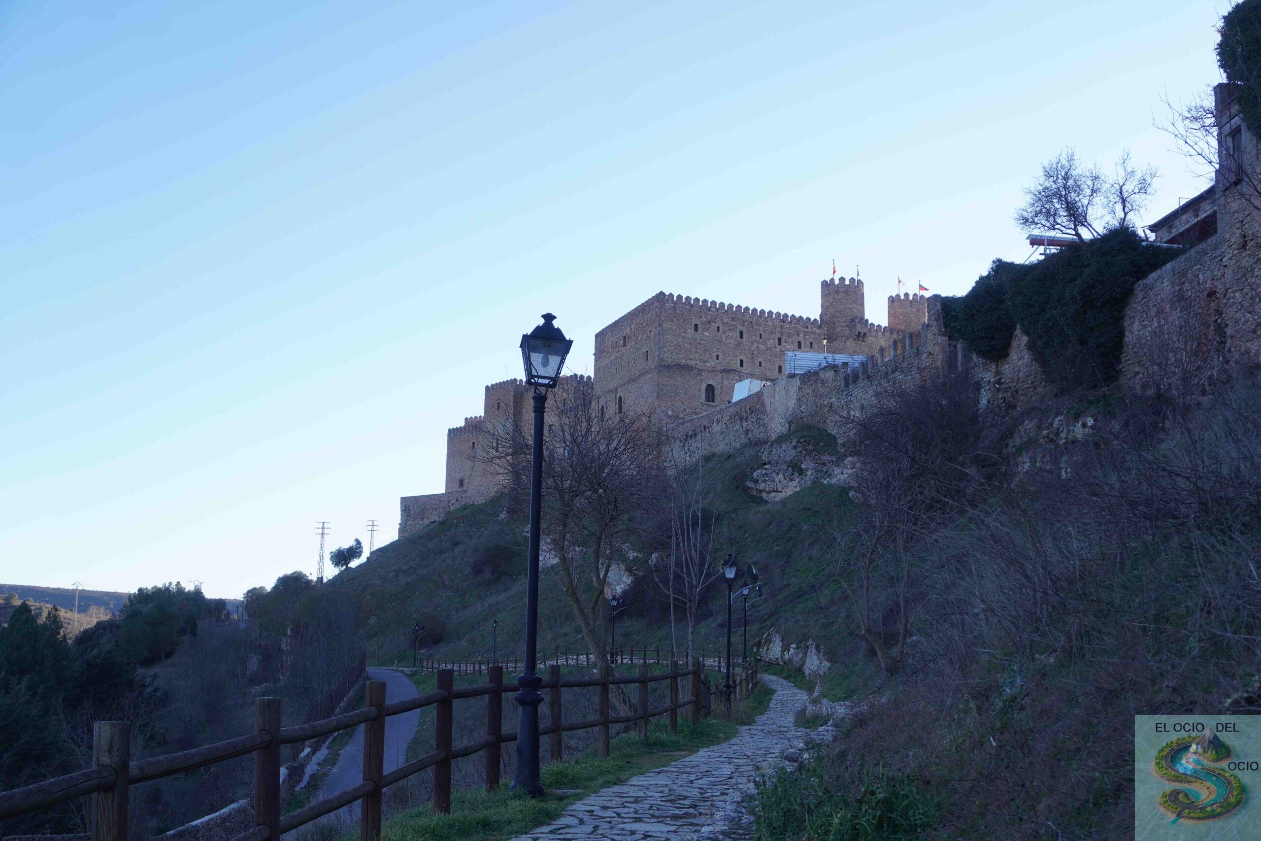 Camino que lleva al Mirador de la Ronda, Sigüenza, Guadalajara, España