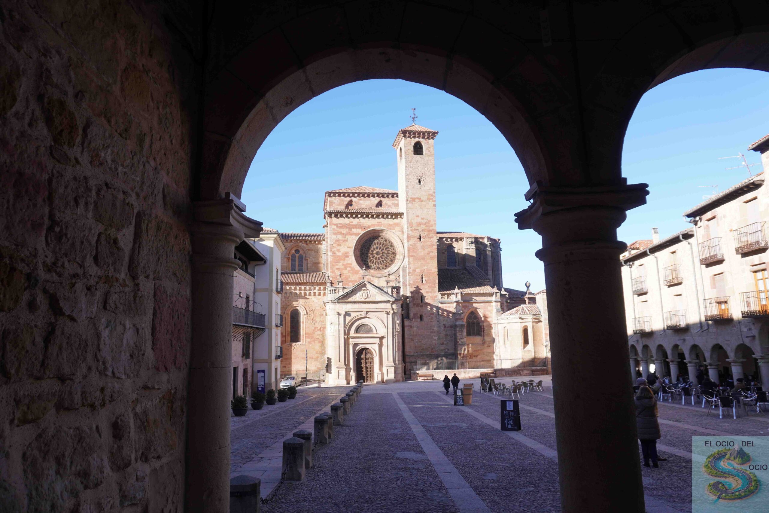 a stone building with a stone archway