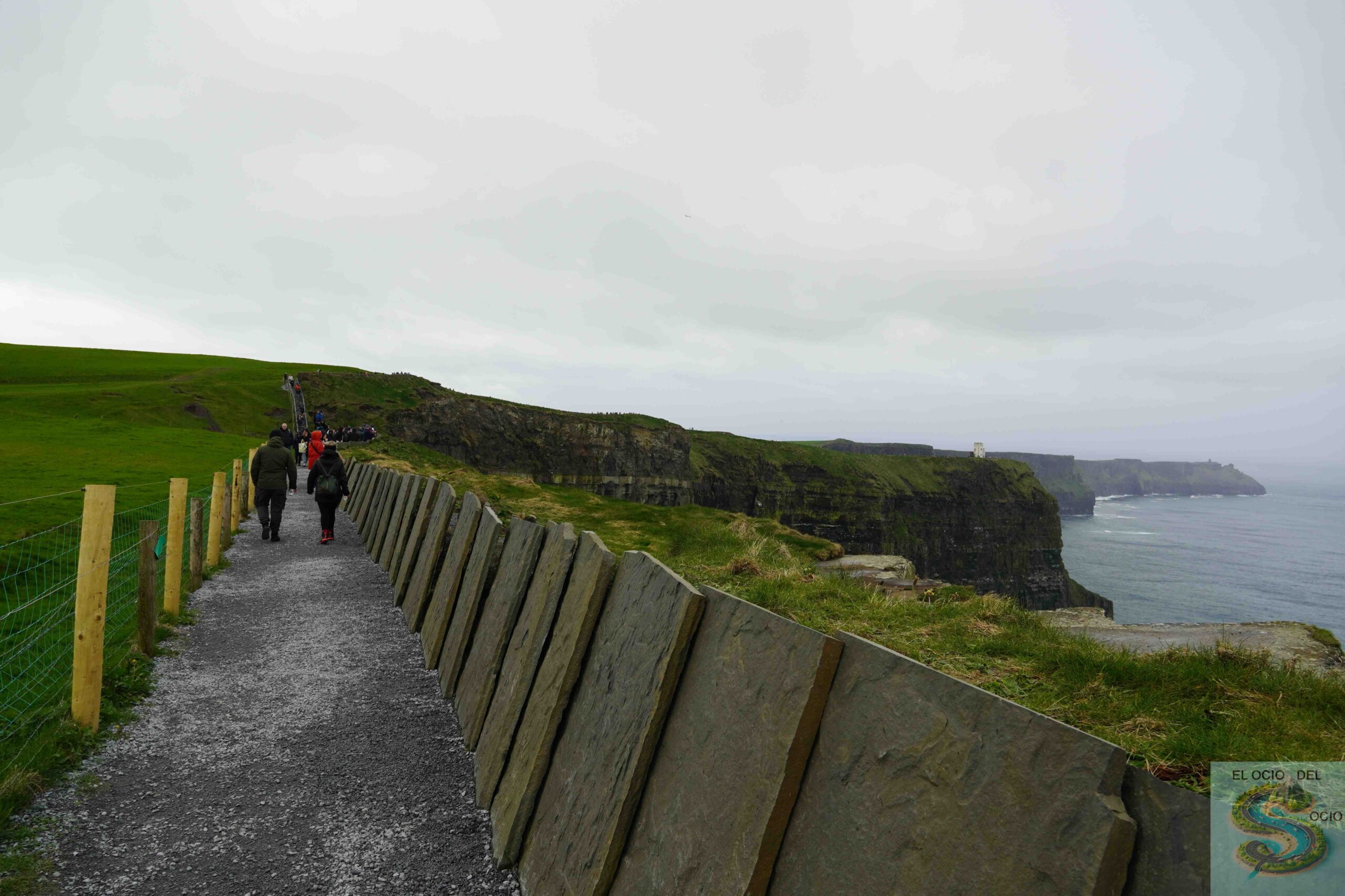 Paso del camino Cliffs of Moher - Acantilados de Moher, Irlanda