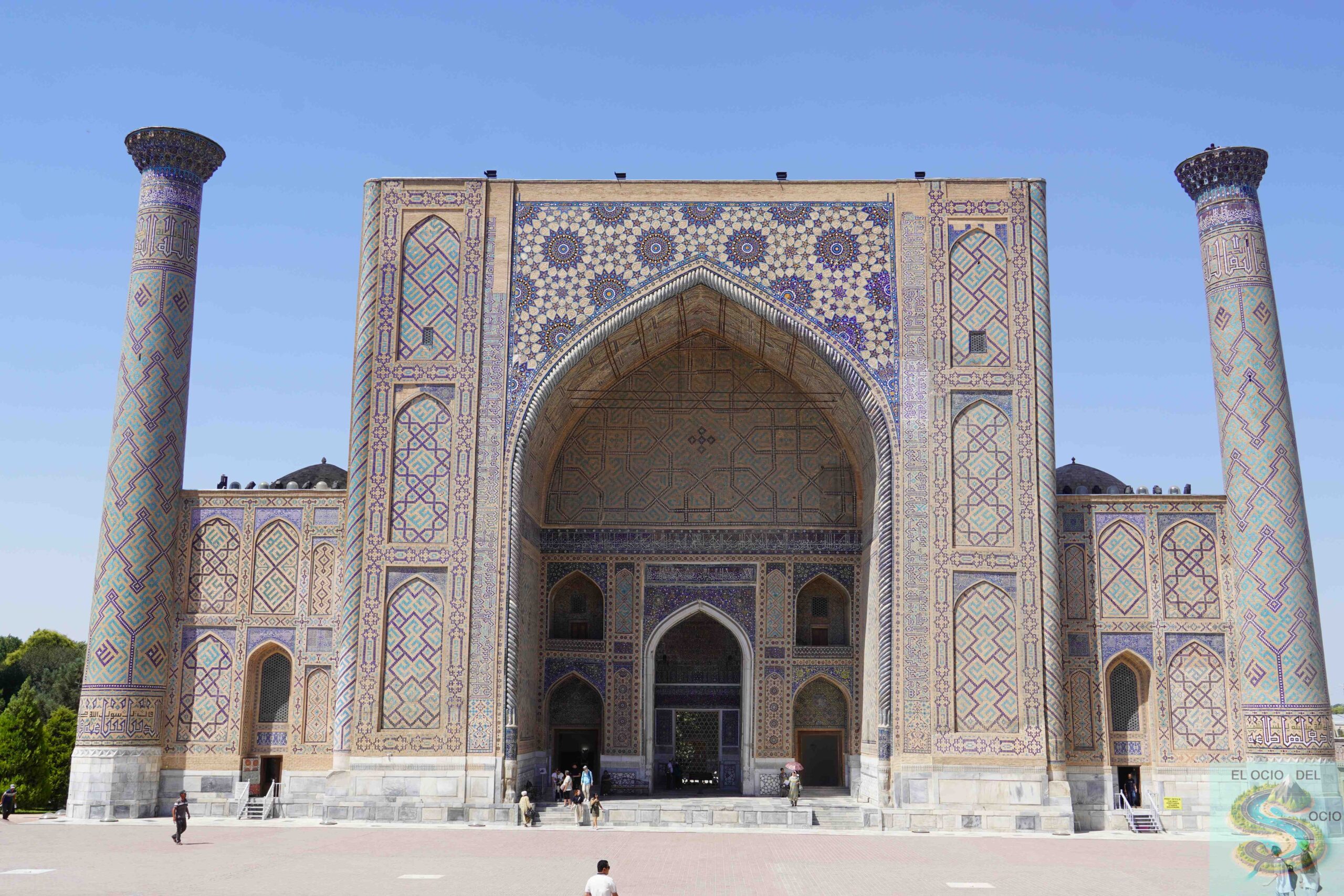 Madrasa Ulugh Beg, en Plaza Registán, Samarcanda