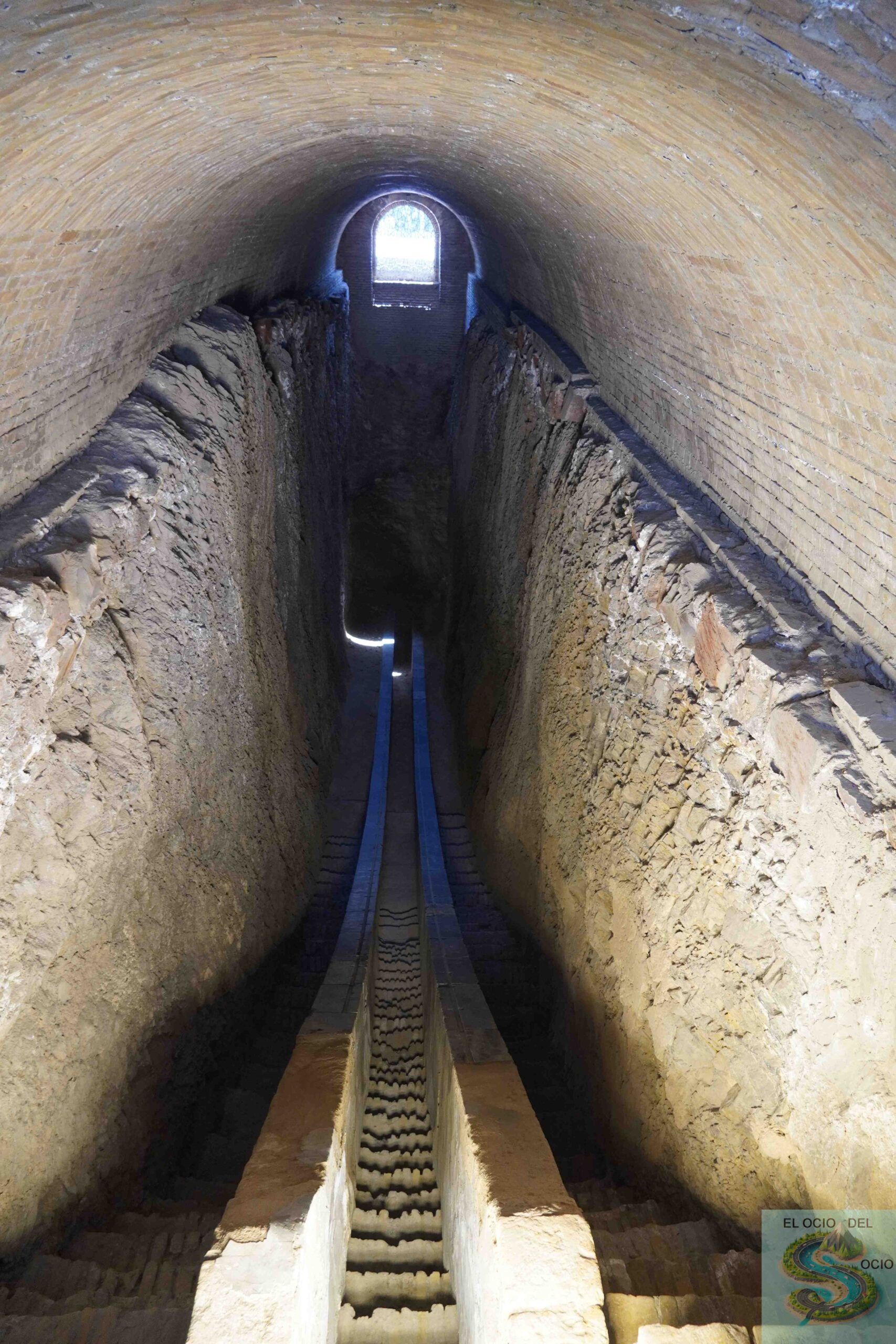 Observatorio Ulugbek por dentro, Samarcanda, Uzbekistán