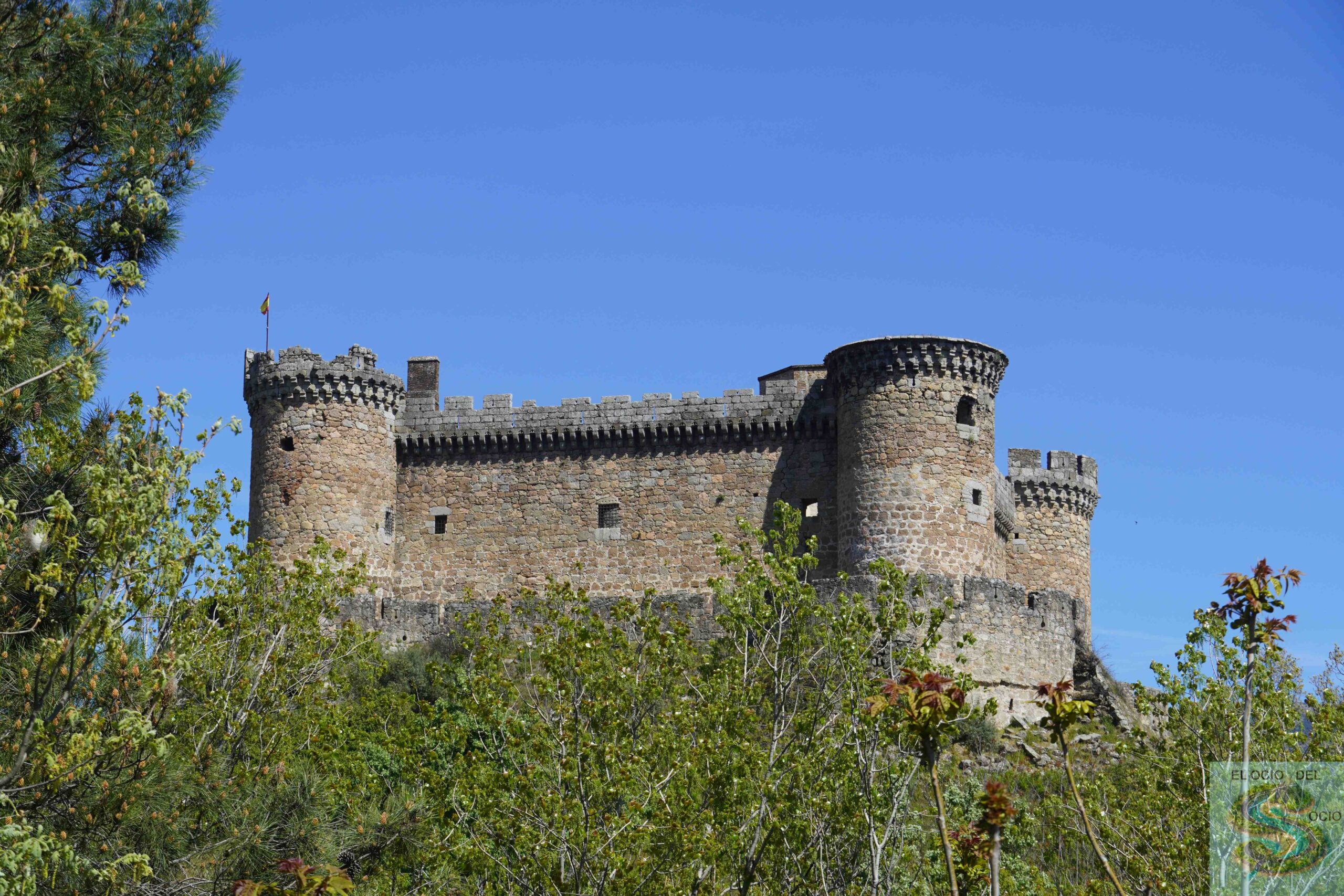 Castillo de Mombeltrán desde mirador carretera Puerto del pico (Ávila)