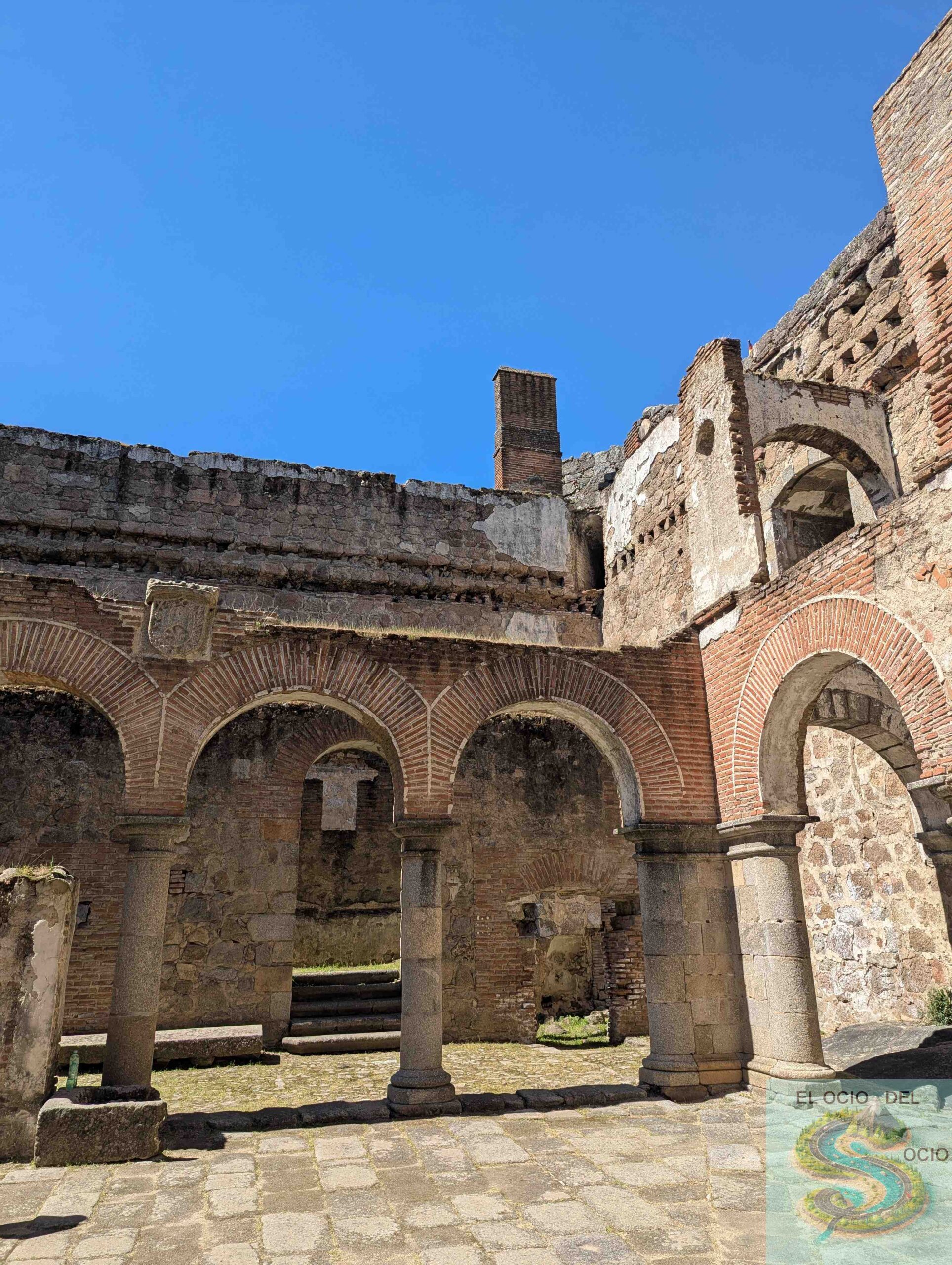 Patio interior Castillo Duques de Albuquerque Mombeltrán (Ávila)