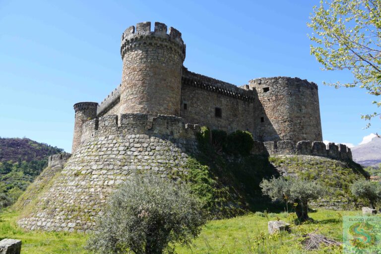 Vista diagonal Castillo de Mombeltrán (Ávila)