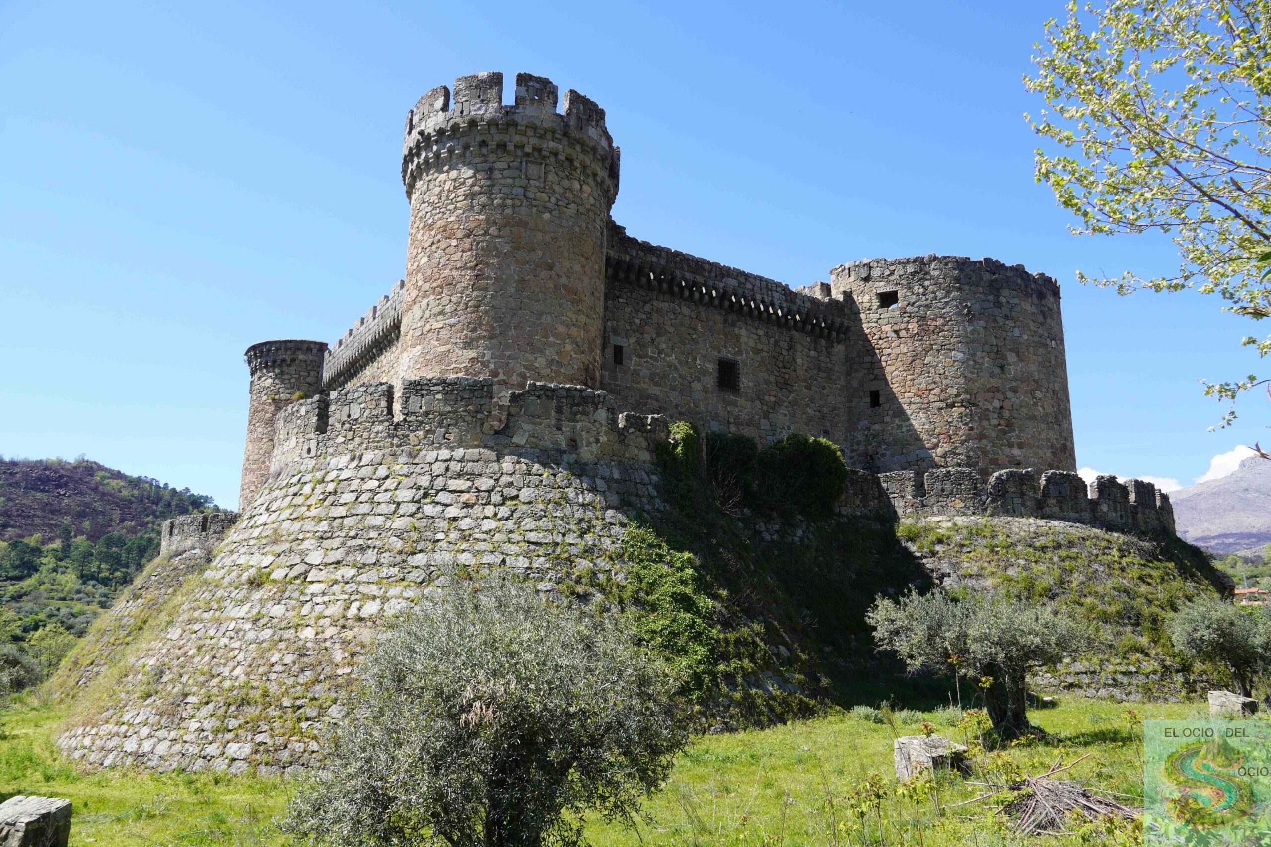 Vista diagonal Castillo de Mombeltrán (Ávila)