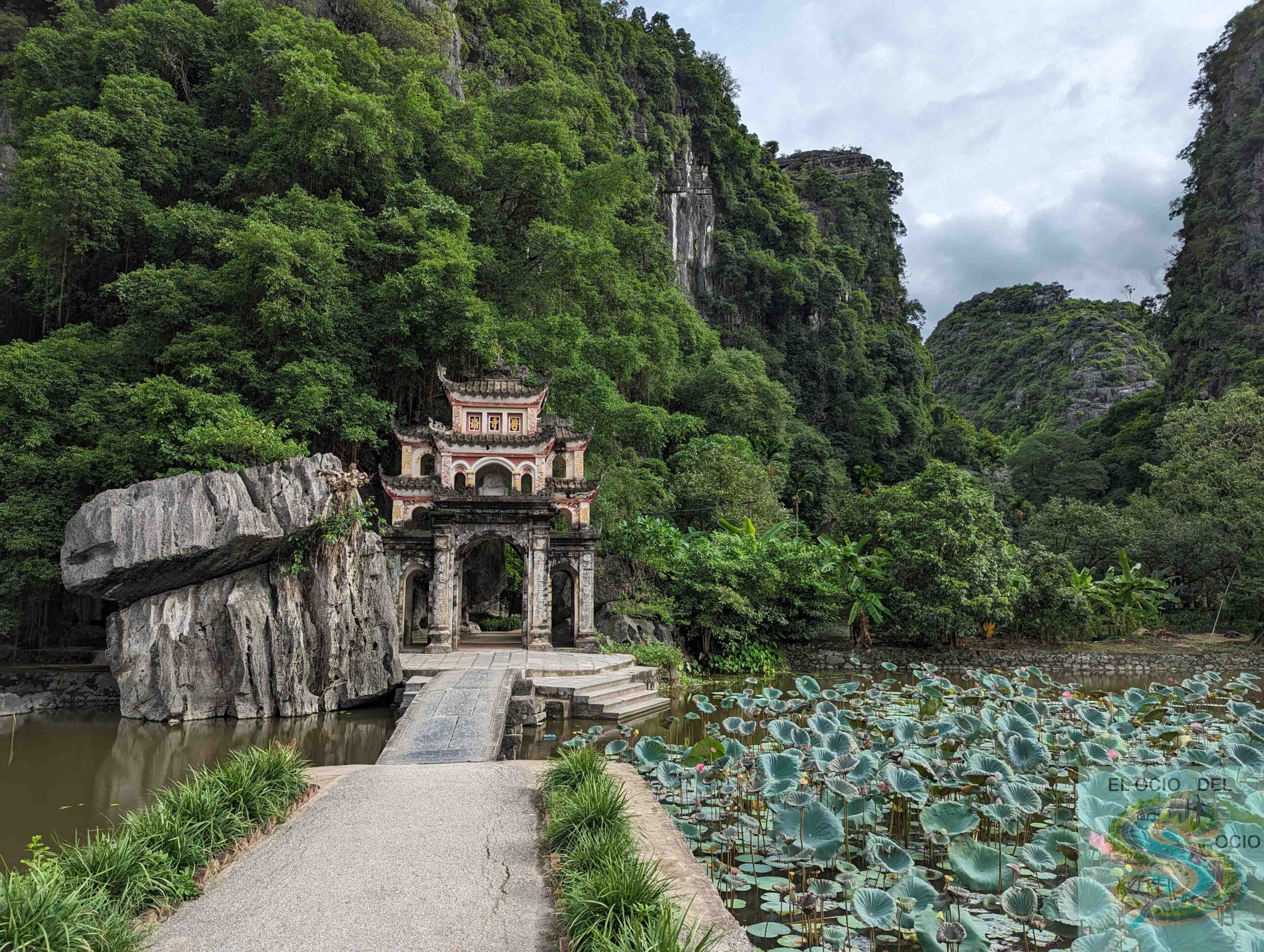entrada pagoda bich dong ninh binh