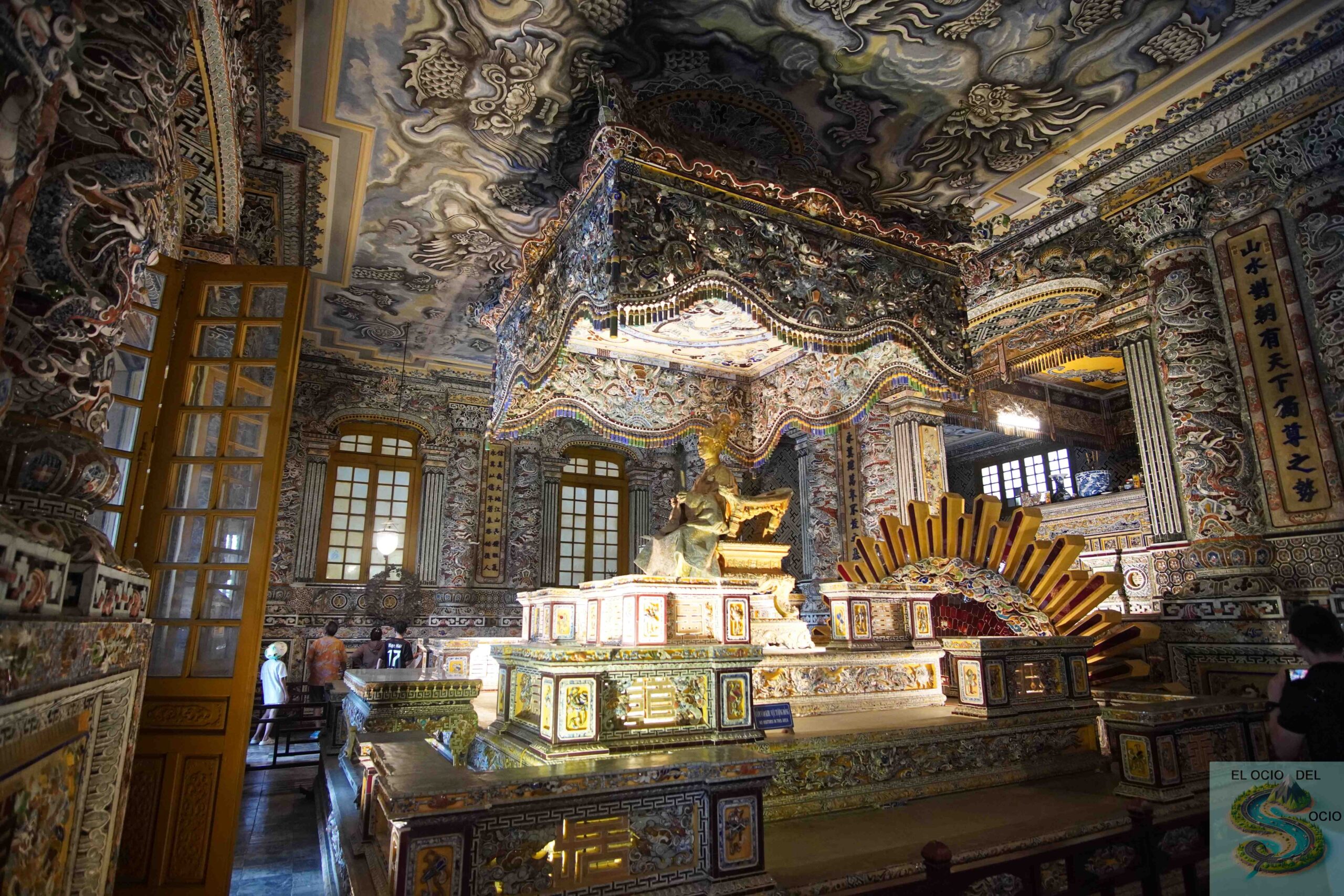 interior tumba khai dinh hue