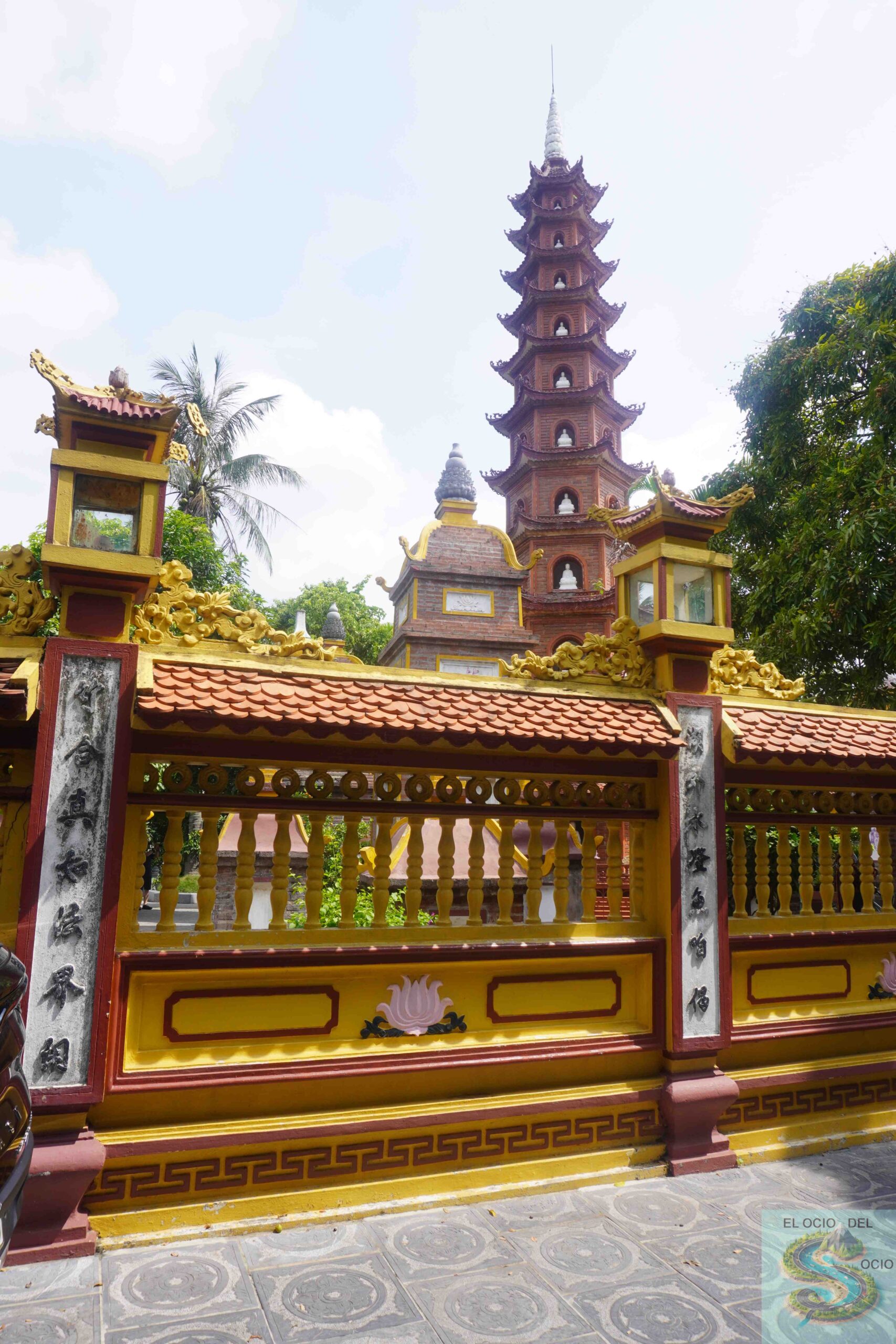 pagoda tran quoc hanoi