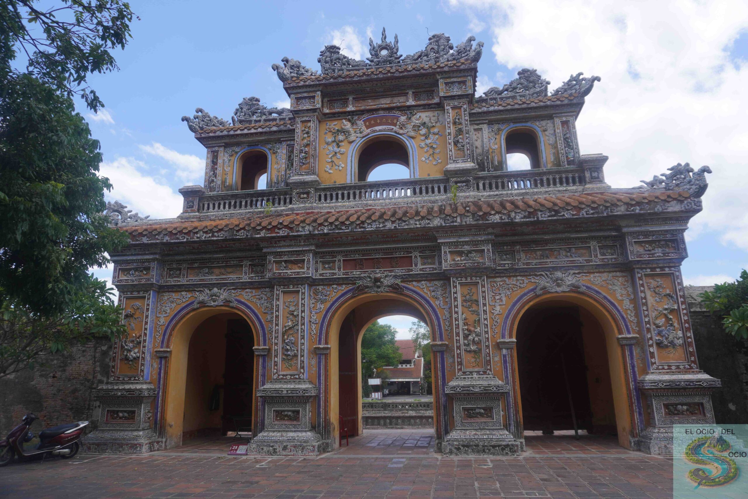 puerta imperial hue