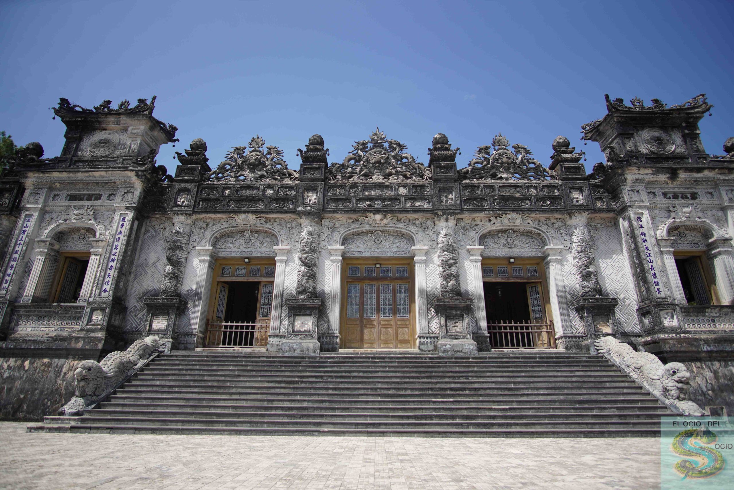 tumba de khai dinh hue
