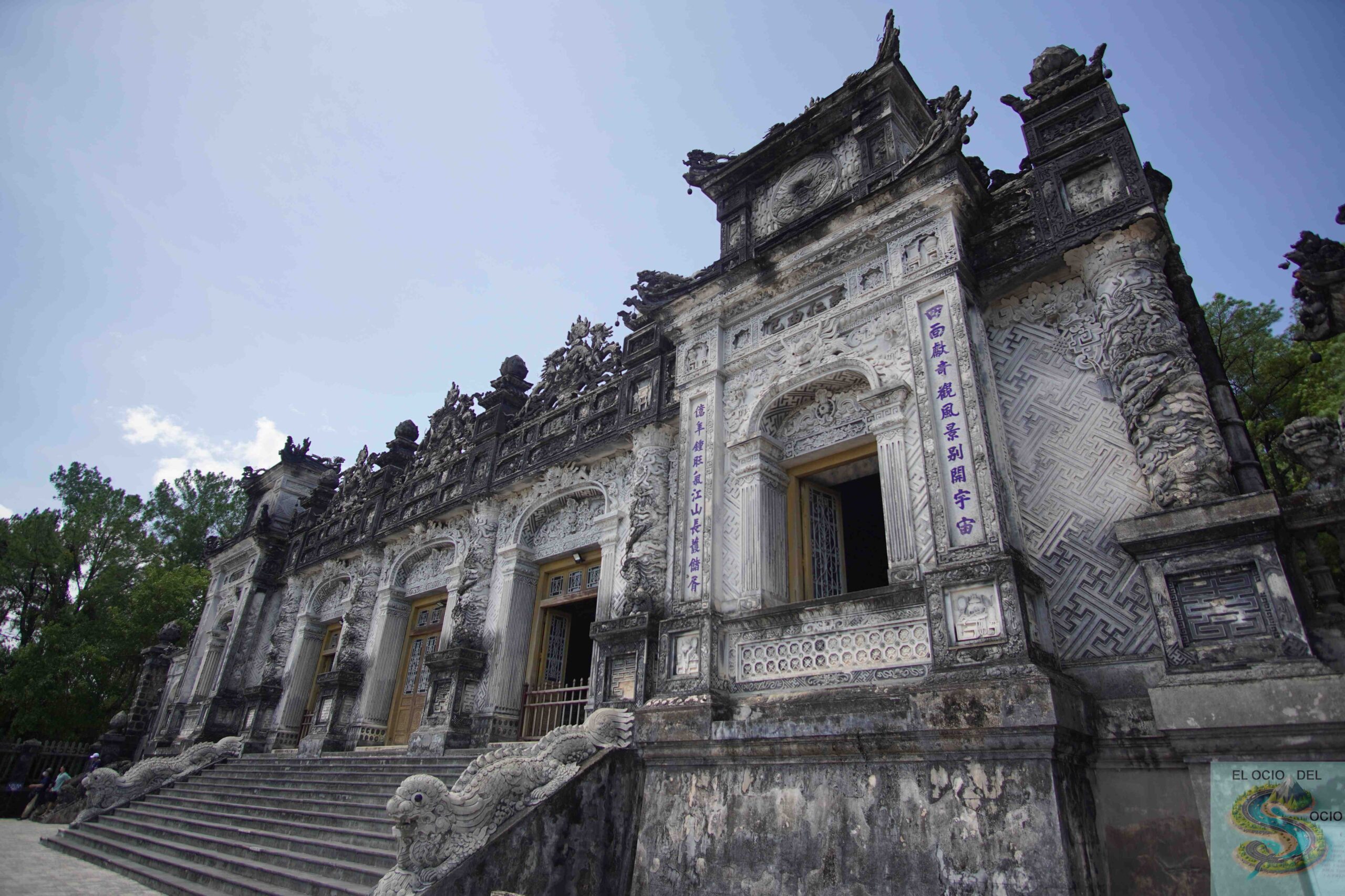 tumba khai dinh hue
