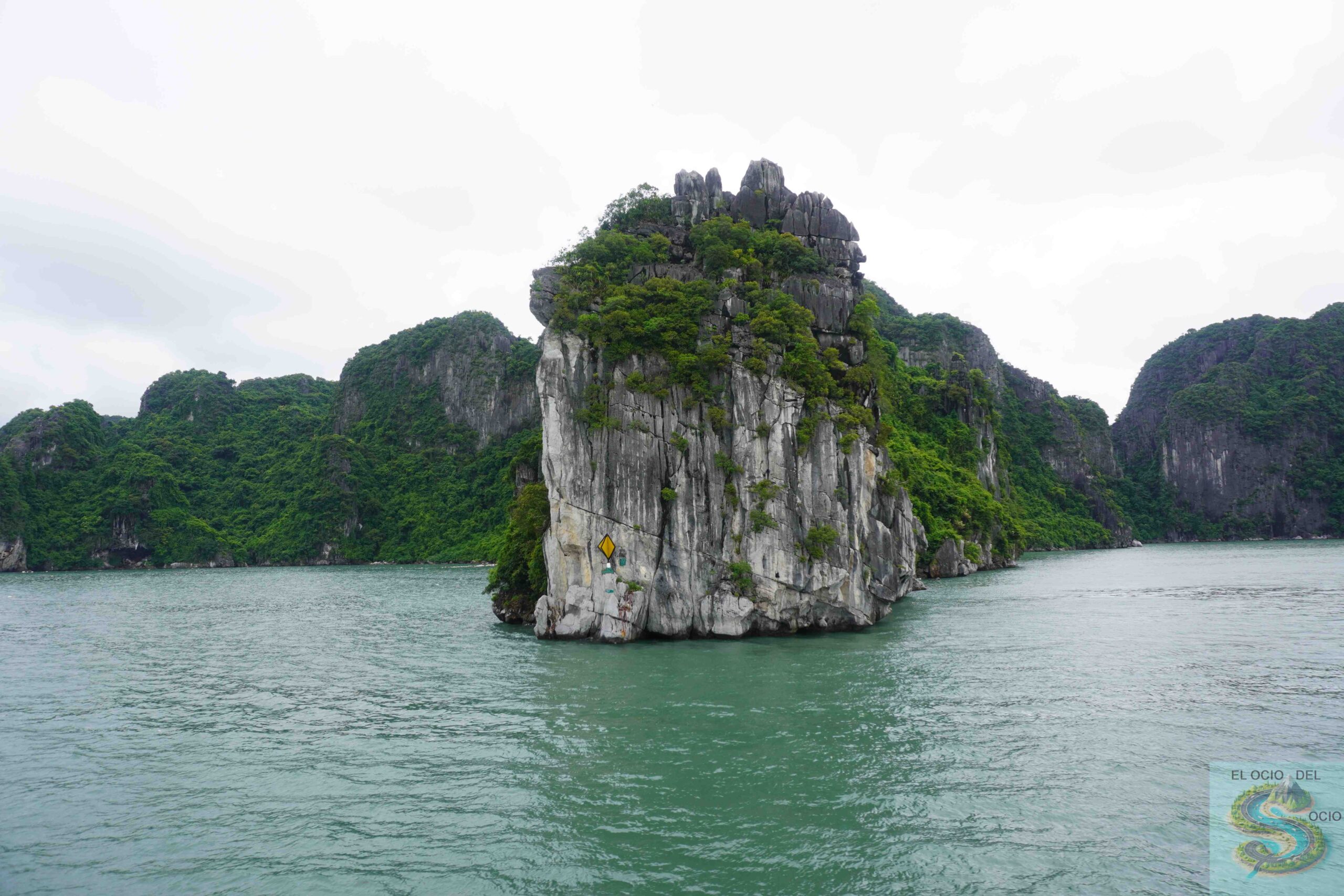 islote rocoso bahia bahia halong