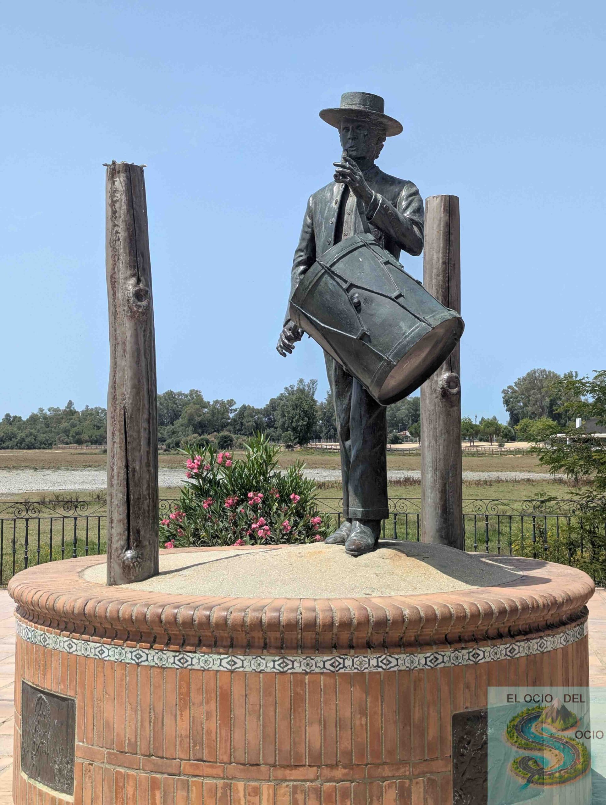 monumento tamborilero el rocío